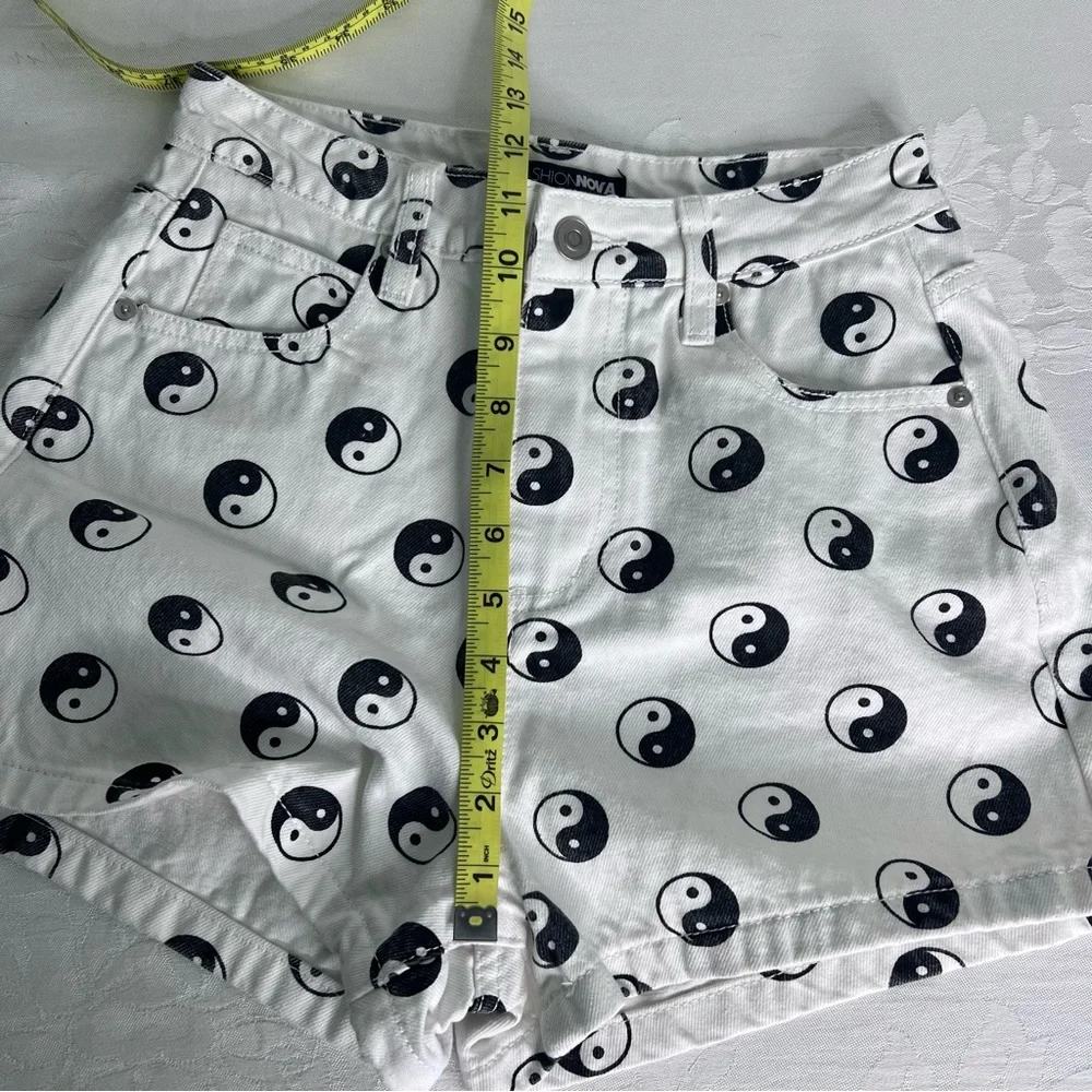 Fashion Nova Yin Yang White and Black Denim High Waisted Shorts Size 1